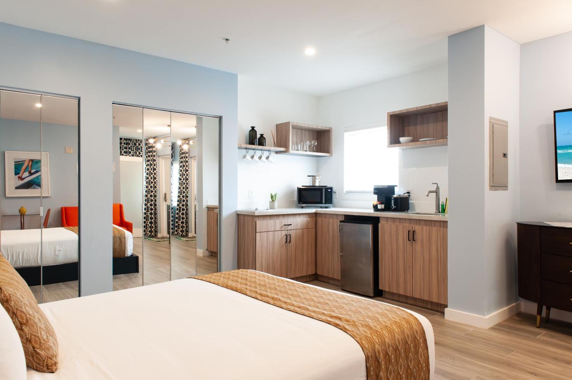 Oceanside Hotel And Suites Маями Бийч Екстериор снимка