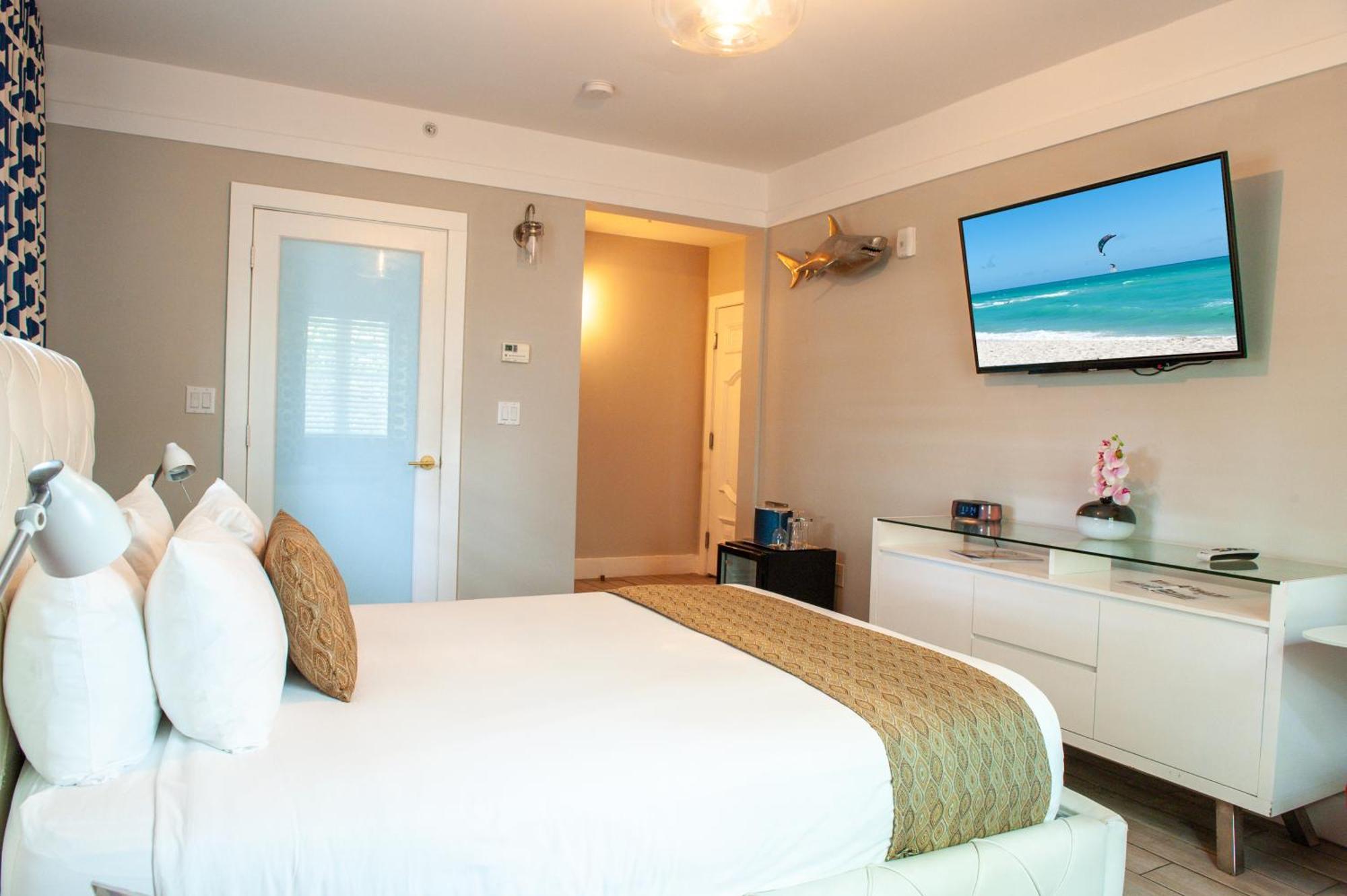 Oceanside Hotel And Suites Маями Бийч Екстериор снимка
