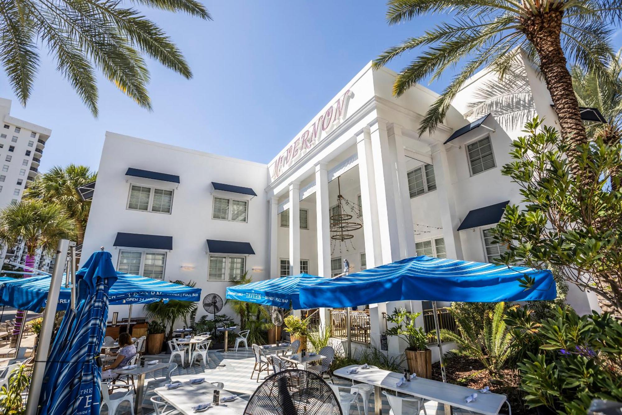 Oceanside Hotel And Suites Маями Бийч Екстериор снимка