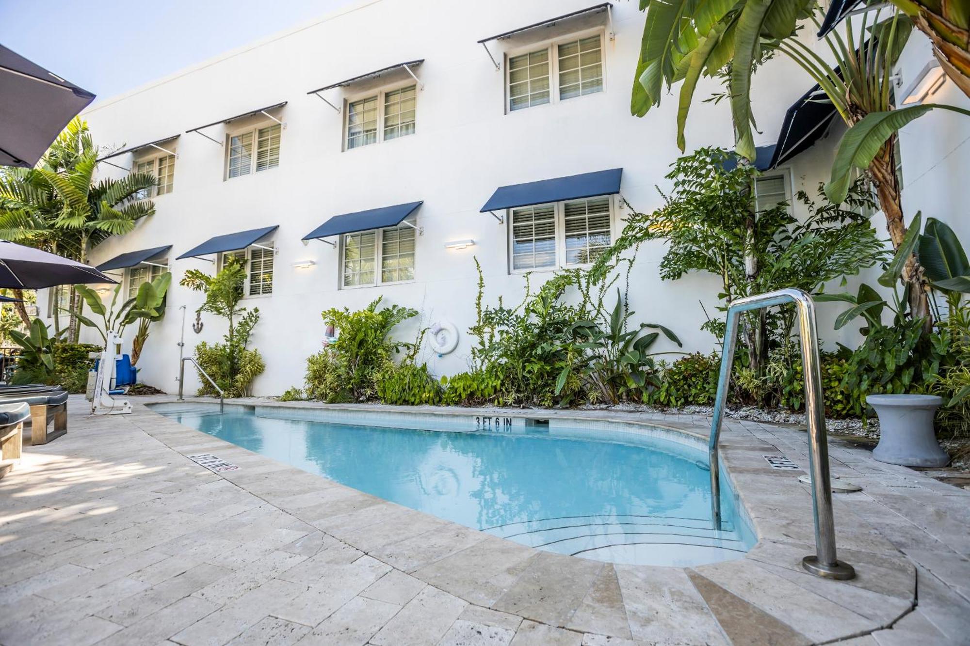 Oceanside Hotel And Suites Маями Бийч Екстериор снимка
