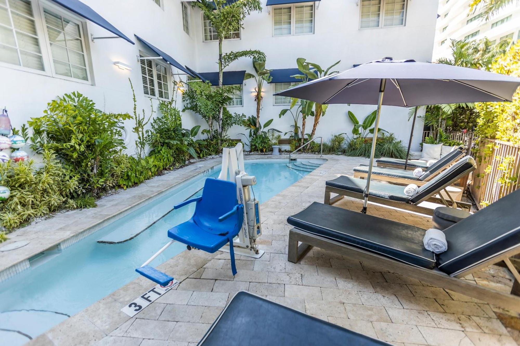 Oceanside Hotel And Suites Маями Бийч Екстериор снимка