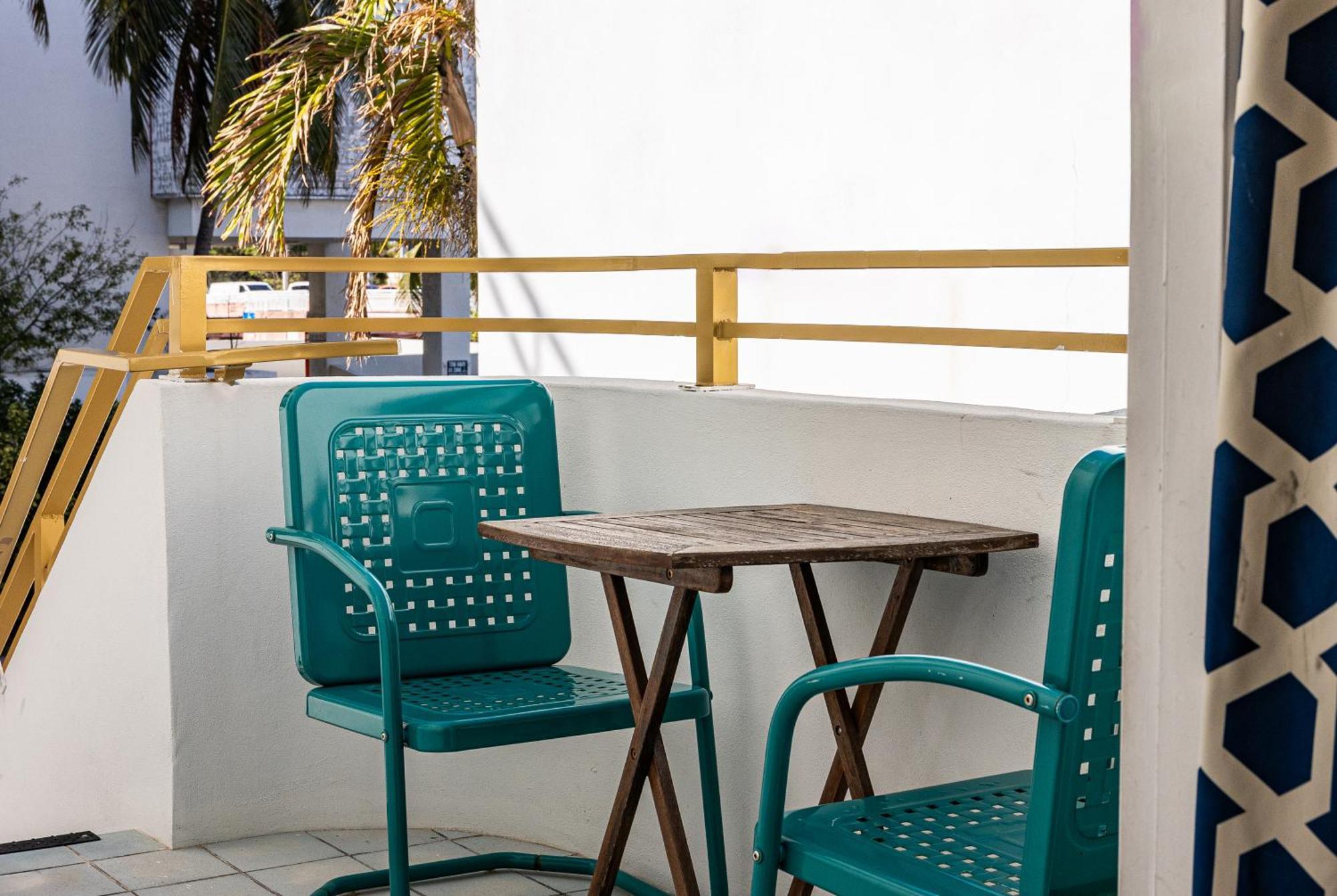 Oceanside Hotel And Suites Маями Бийч Екстериор снимка