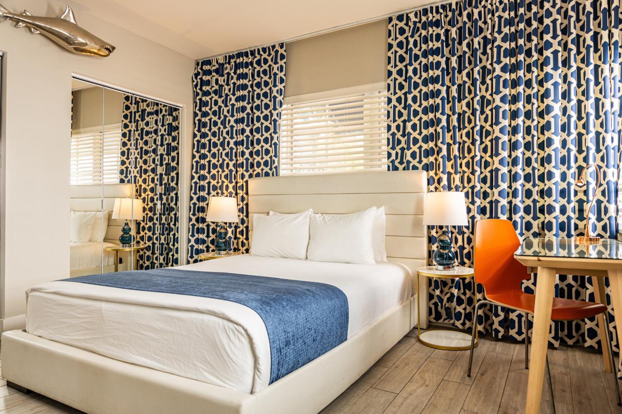 Oceanside Hotel And Suites Маями Бийч Екстериор снимка